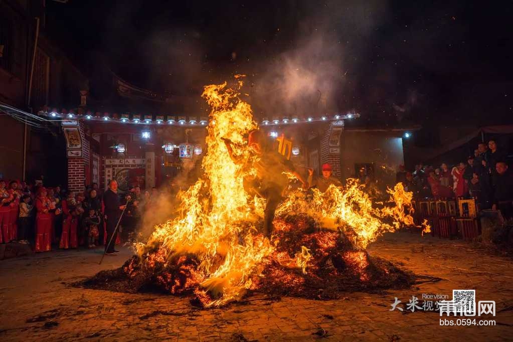 烈焰震撼：火焰带来的惊心动魄体验